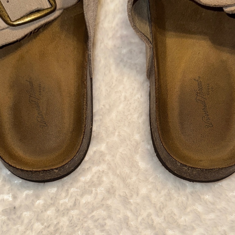 🩶 EUC Universal Thread Taupe Suede Double Buckle Slides - Picture 4 of 7